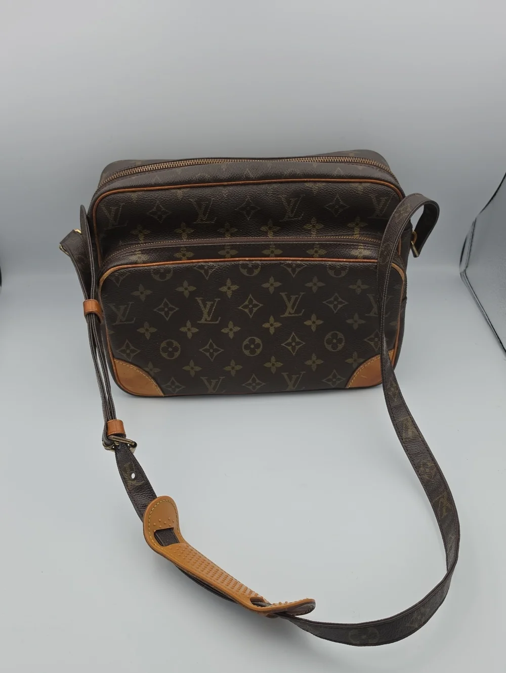 Louis Vuitton Brown Monogram Nil 28 Medium Messenger Unisex Bag COA(VERY GOOD)✨️